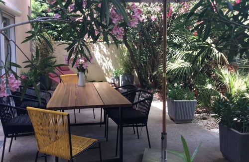 Graveson House | Charming house with garden. Pool. 8 min Saint Rémy