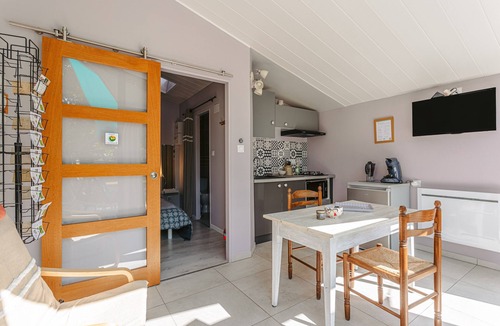 Soubise House | Charming, Peaceful Cottage for 2 Between Nature and Ocean