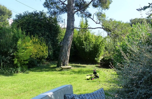 13th Arrondissement Villa | Charming Provencal house with swimming pool