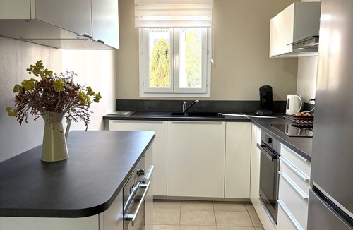 Pont Royal House | Charming Provence Villa: 3BR, Pool, A/C, Wi-Fi, Parking, Golf Nearby