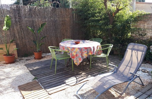 Bompas Apartment | Charming, quiet and functional apartment with a garden. Free parking in front