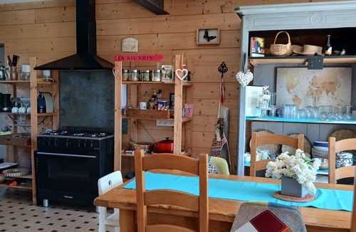 Crest House | Charming, quiet town house with small garden
