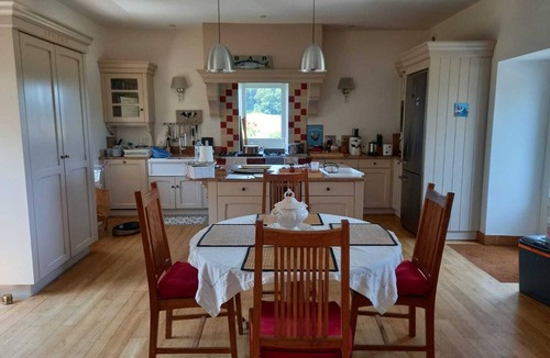 Penvenan House | Charming residence in a floral park.