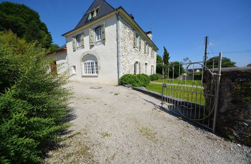 Buzy House | Charming residence with swimming pool and large garden, Buzy