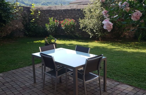 Fuilla House | CHARMING STONE HOUSE WITH MOUNTAIN VIEWS AND PRIVATE SPA