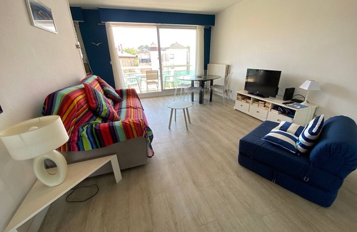 Arcachon Apartment | Charming Studio in Central Arcachon with Parking, Walk to Beach and Shops