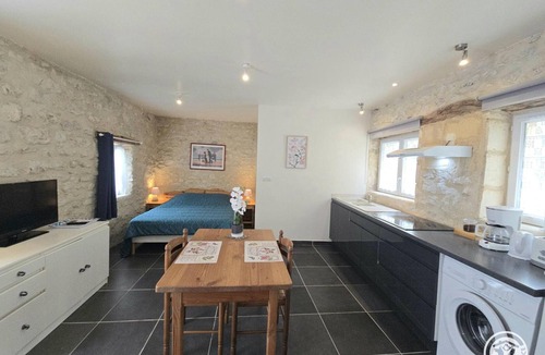 Naussannes Apartment | Charming Studio with Pool Access, Private Pond, and Scenic Garden Views