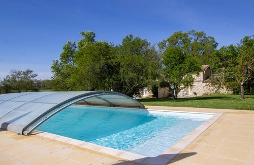 Naussannes Apartment | Charming Studio with Pool Access, Private Pond, and Scenic Garden Views