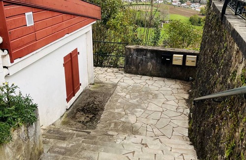 Cambo-les-Bains Apartment | Charming T2 apartment in Cambo, city center, small terrace, Internet, pets allowed