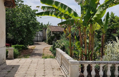 Cognac House | Charming town house in enclosed garden *, 3 bedrooms, 4 double beds.