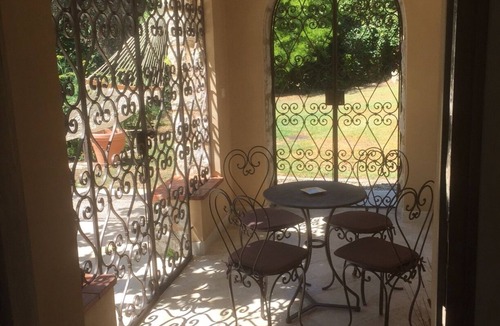 Le Rouret Villa | Charming villa with swimming pool - sleeps 8