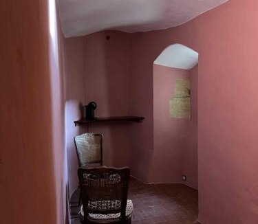Saint-Andre-dʼApchon Bed & Breakfast | Chateau d Albon - Catherine de Medicis