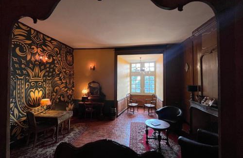 Saint-Andre-dʼApchon Bed & Breakfast | Chateau d'Albon - Henri II