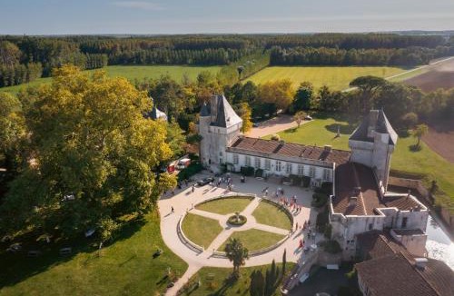 Saint-Pierre-de-l'Isle Apartment | Chateau de Mornay