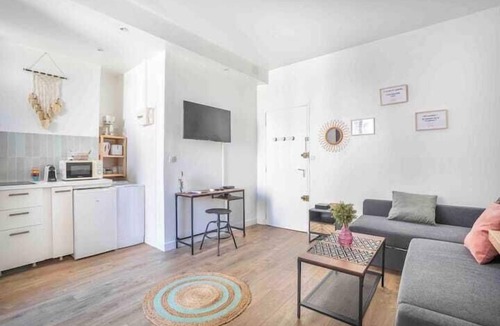 Hotel-de-Ville Apartment | Chez Delphine - Nice Studio in the centre of the Vieux Port