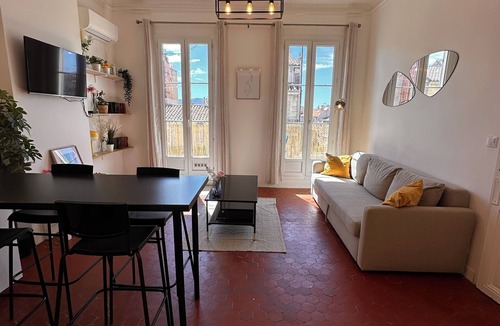 Notre-Dame du Mont Apartment | Chez l'Authentique, a large, cosy T2 on Cours Julien
