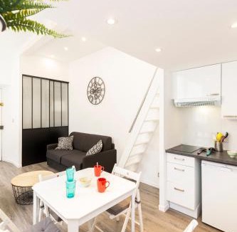 Antibes Old Town Apartment | Chez Thibault - Studio rénové 2-4pers Centre Antibes Fersen