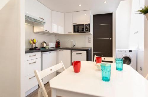 Antibes Old Town Apartment | Chez Thibault - Studio rénové 2-4pers Centre Antibes Fersen