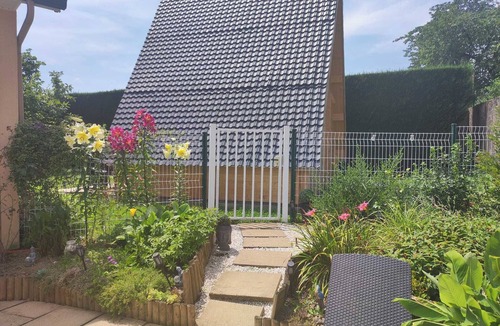 Pontacq Cabin | Chic, cozy 35m² tepee with swimming pool in Pontacq near Lourdes.