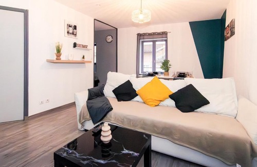 Bourgoin-Jallieu Apartment | Chic Stopover L'Olivier City Center & Flavors