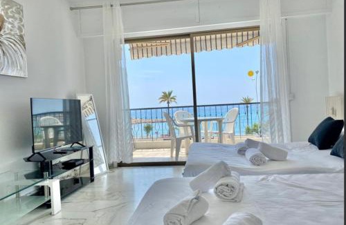 Menton Apartment | chouette studio balcon sur la mer