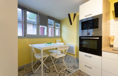Salies-de-Bearn Apartment | Clara Panoramic Terrace T2 Apartment with Wi-Fi