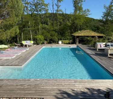Lusignan-Petit Bed & Breakfast | Cocon de Verdure Suite avec piscine & lit King Size 2mx2m Table d'Hôtes proche Agen Nérac Villeneuve
