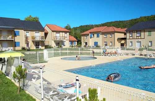 Montignac House | Colorful home in a castle-rich setting in Périgord