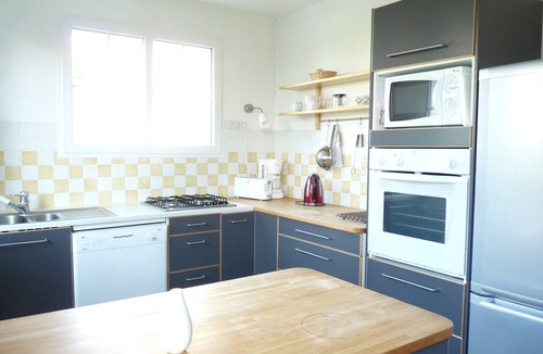 Brignogan-Plage House | Comfortable house with large garden, very close to the sea.