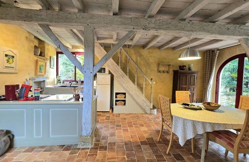 Saint-Sulpice-d'Excideuil Cottage | Comfortable House in Saint-Sulpice-d'Excideuil with Internet