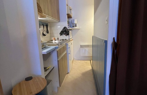 Besse-et-Saint-Anastaise Apartment | Comfort and south-facing views for 5 people Easy, free parking