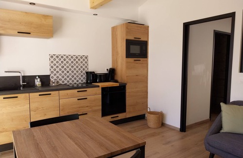 Malataverne Apartment | Comfortable accommodation in quiet Provencal countryside, with swimming pool and spa.