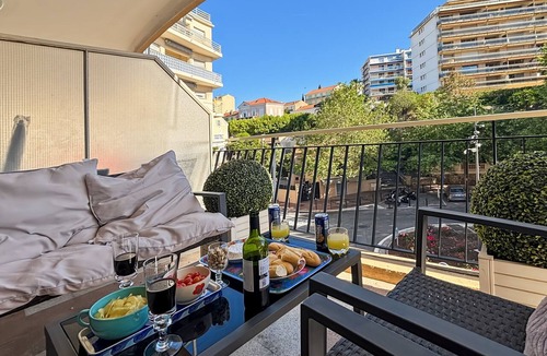 Riou - Petit Juas - Av de Grasse Apartment | Comfortable and fully equiped two bedroom apartment