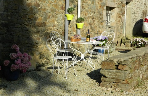 Corseul House | Comfortable Character Gite/Chambre d'hôte, only 7 kms from Dinan
