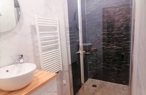 Donzenac House | Comfortable country house (linen/internet/air conditioning) 5 minutes from the A20 motorway