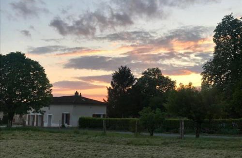 Asnois House | Comfortable countryside gite access to jacuzzi