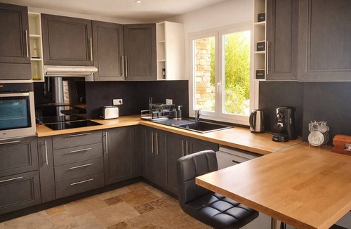 Pertuis Apartment | Comfortable flat – Swimming pool, boules court & peaceful setting in Pertuis