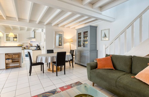 Quartier du Casino House | Comfortable House for 8 with Secure Pool, WiFi, 100m from Beach