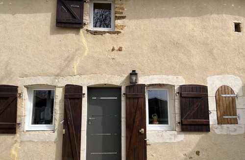 La Chapelle-Themer House | Comfortable gîte + heated pool all year round-Book at O'gite85