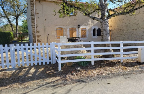La Chapelle-Themer House | Comfortable gîte + heated pool all year round-Book at O'gite85