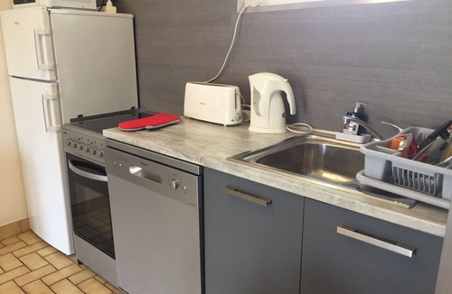 Aspremont House | Comfortable house with garden and barn. Suitable for families. Sleeps 6.