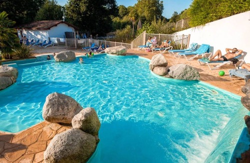 Espelette House | Comfortable mobile home for 5 with terrace in Espelette