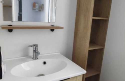 Gastes House | Comfortable Mobile Home in Gastes: 8 Sleeps, Pools, and Barbecue