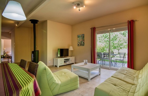 Sarlat-la-Caneda Ski Chalet | Comfortable single-storey chalet with swimming pool, garden, terrace and parking.