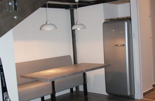 La Confluence Apartment | Confluence renovated 2-room apartment