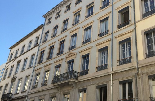 La Confluence Apartment | Confluence renovated 2-room apartment
