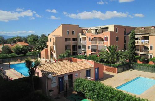 Les Arenes House | CORAUX - Maisonnette 4 pers avec piscine et parking