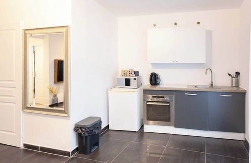 8th Arrondissement Apartment | Cosy de la Pointe Rouge - Terrasse - Port, plage et commerces