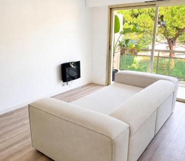 Le Cannet Apartment | Cosy Flat Cannes