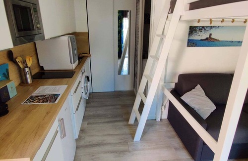 Le Dramont Apartment | ❤️ Cosy studio 5 mins walk from the sea